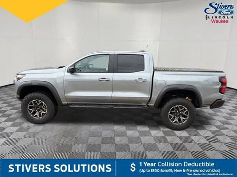Used 2025 Chevrolet Colorado ZR2 w/ Technology Package AWD/4WD image 11