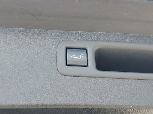 Used 2022 Toyota Highlander XLE FWD image 14