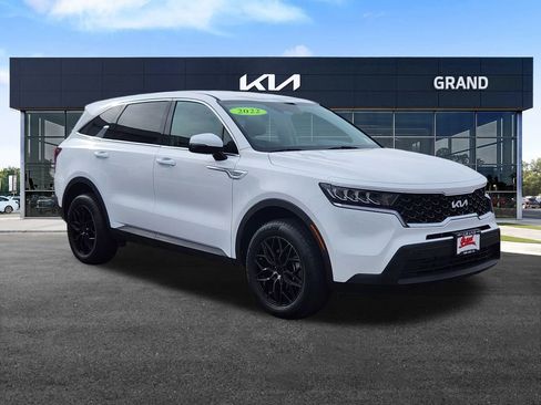 Used 2022 Kia Sorento LX image 3