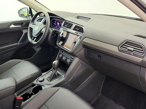 Used 2020 Volkswagen Tiguan SEL AWD/4WD image 24
