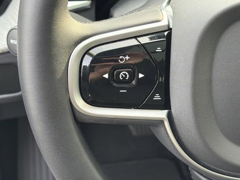 Certified 2025 Volvo XC60 B5 Plus image 19