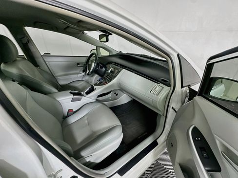 Used 2015 Toyota Prius Four FWD image 29