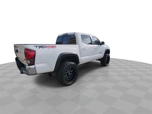 Used 2019 Toyota Tacoma TRD Off-Road image 8