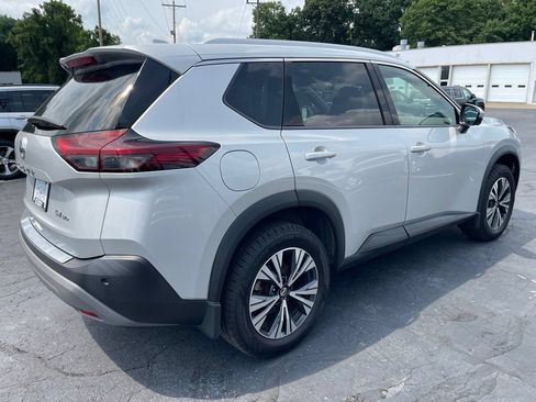Used 2021 Nissan Rogue SV w/ Premium Package AWD/4WD image 3