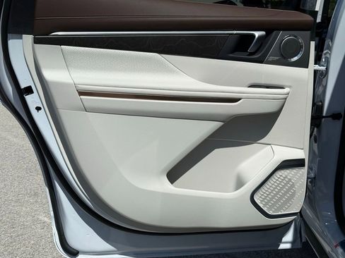 New 2026 Buick Enclave Avenir image 22