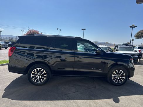 Used 2025 Ford Expedition Platinum AWD/4WD image 4