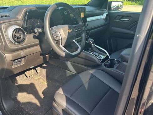 Used 2023 Chevrolet Colorado LT w/ LT Convenience Package III AWD/4WD image 11
