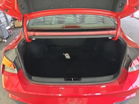Used 2022 Hyundai Elantra SEL FWD image 13