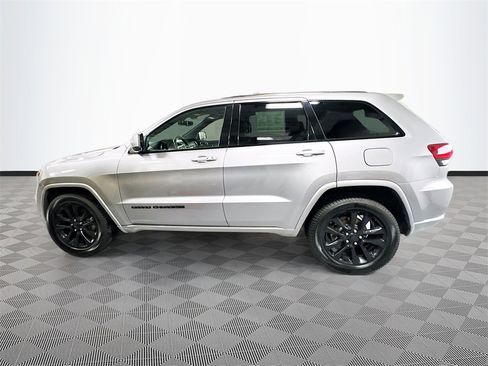 Used 2019 Jeep Grand Cherokee Altitude image 38