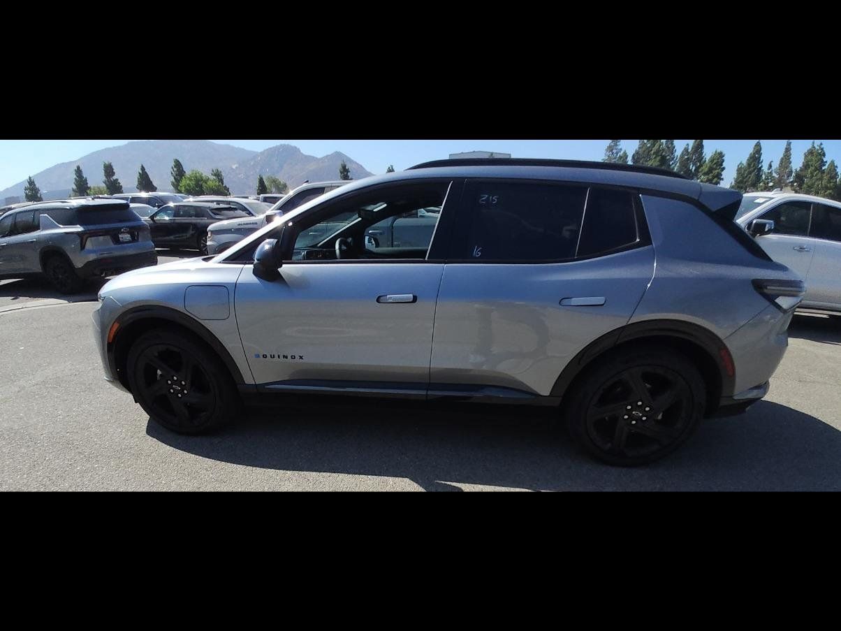 Used 2025 Chevrolet Equinox EV RS w/ Convenience Package II FWD image 8