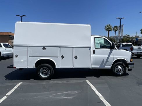 New 2026 GMC Savana 3500 w/ Power Convenience Package RWD image 4