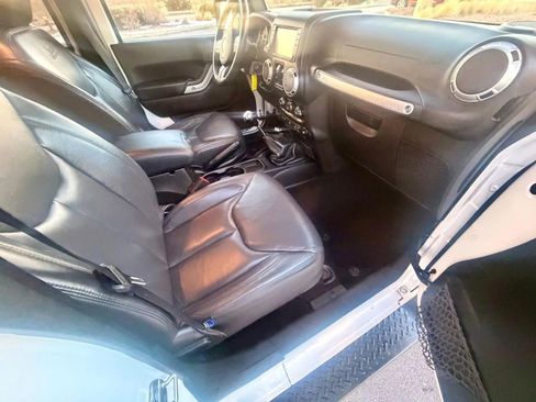 Used 2015 Jeep Wrangler Unlimited Sahara w/ Connectivity Group image 9
