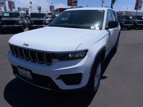 Used 2025 Jeep Grand Cherokee Laredo X RWD image 1
