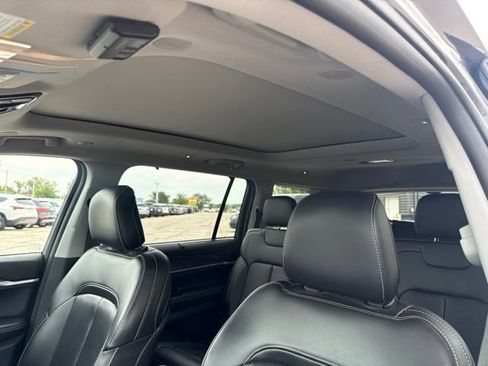 Used 2023 Jeep Grand Cherokee L Limited w/ Luxury Tech Group II AWD/4WD image 15