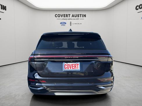 Used 2024 Lincoln Nautilus Reserve image 4