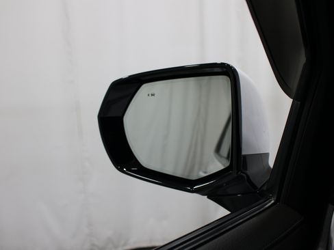 Used 2023 GMC Yukon XL Denali AWD/4WD image 10