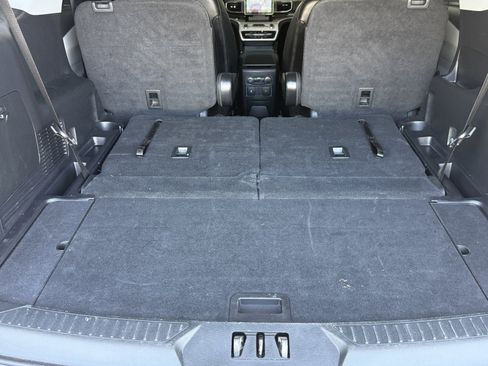 Used 2022 Ford Explorer XLT w/ Equipment Group 202A AWD/4WD image 27