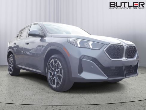 Certified 2025 BMW X2 xDrive28i w/ Convenience Package image 9