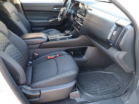 Used 2022 Nissan Pathfinder SV FWD image 17