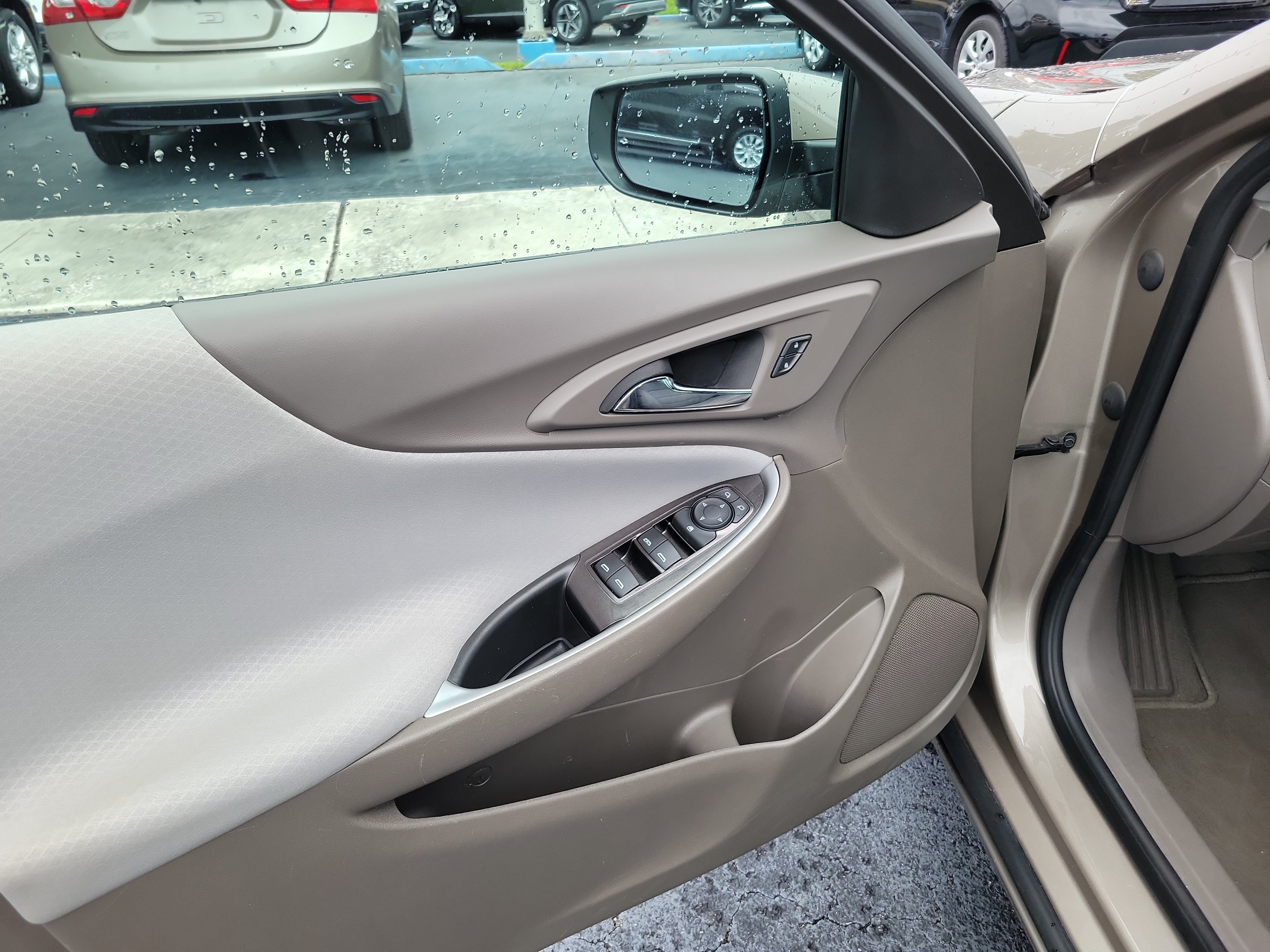 Used 2025 Chevrolet Malibu LT FWD image 15