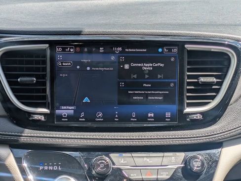 Used 2024 Chrysler Pacifica Limited FWD image 18