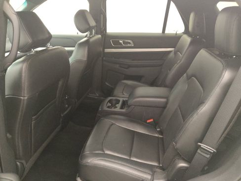 Used 2016 Ford Explorer XLT w/ Equipment Group 202A AWD/4WD image 18