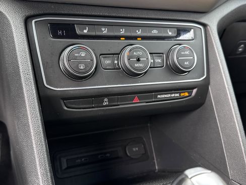 Used 2021 Volkswagen Atlas Cross Sport SE image 21