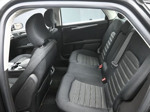 Used 2016 Ford Fusion SE image 10