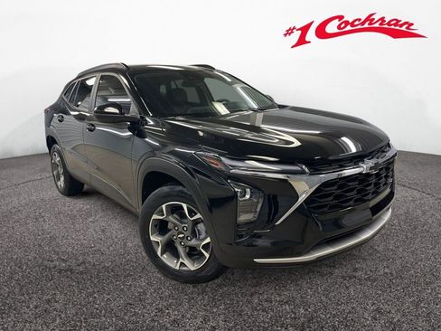 Certified 2024 Chevrolet Trax LT w/ Driver Confidence Package image 1