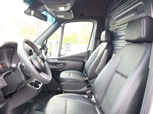 Used 2025 Mercedes-Benz Sprinter 2500 image 19