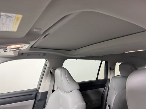 Used 2022 Toyota Highlander XLE image 19