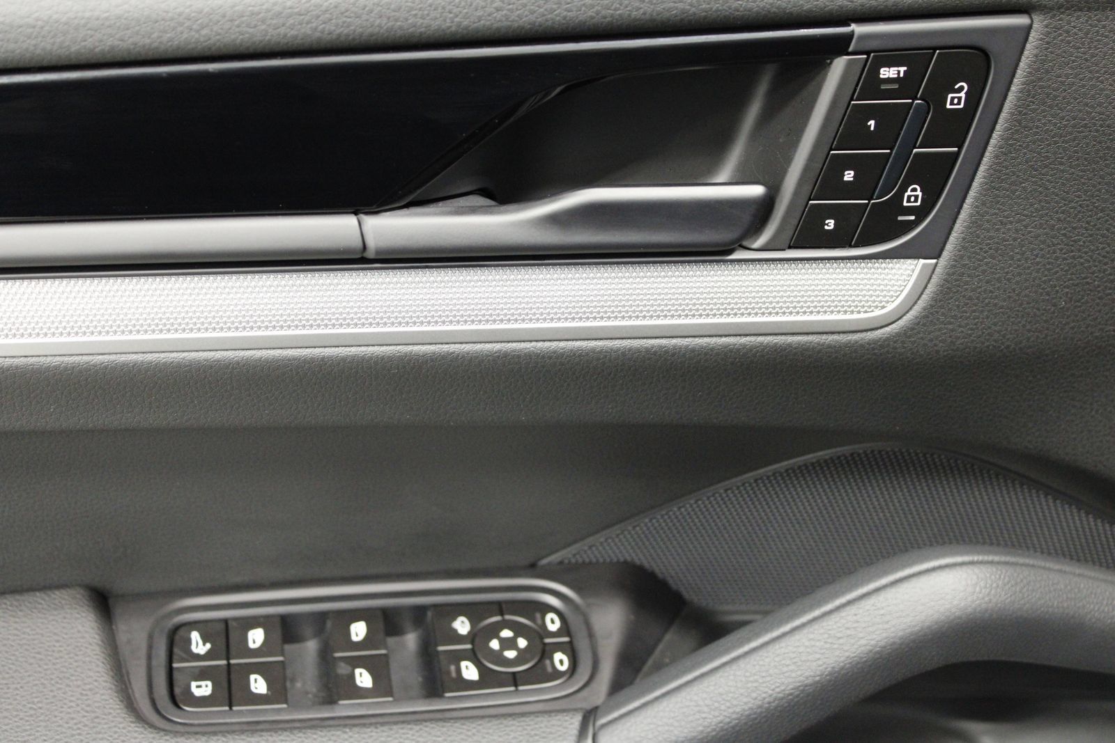 Certified 2026 Porsche Cayenne S AWD/4WD image 33