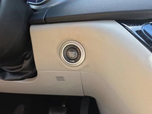 Used 2023 Chrysler Pacifica Touring-L FWD image 26