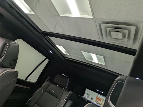 Used 2025 Cadillac Escalade Premium Luxury image 20