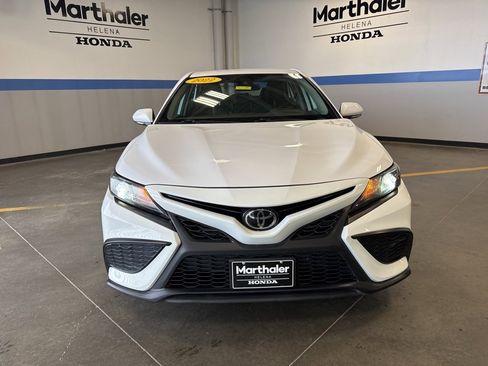 Used 2022 Toyota Camry SE image 2