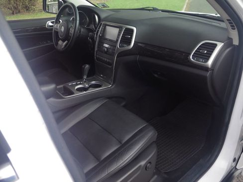 Used 2013 Jeep Grand Cherokee Laredo AWD/4WD image 17