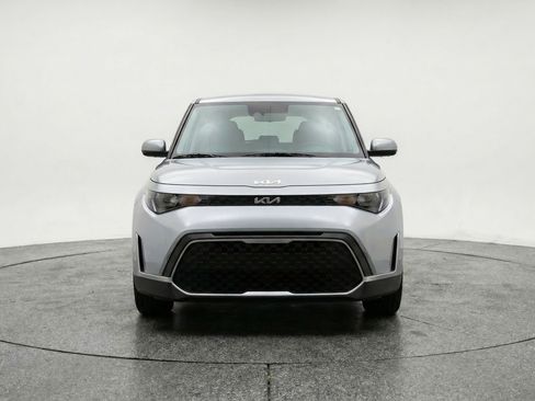 Used 2025 Kia Soul LX w/ LX Technology Package image 2