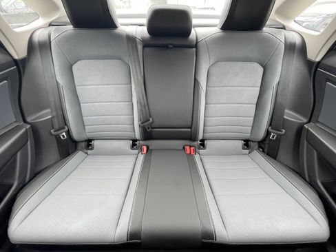 Used 2025 Volkswagen Jetta SE image 39