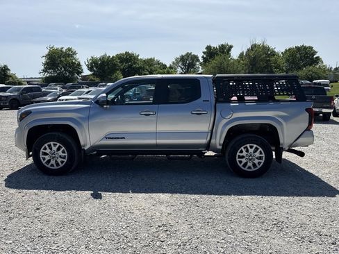 Used 2025 Toyota Tacoma SR5 AWD/4WD image 3