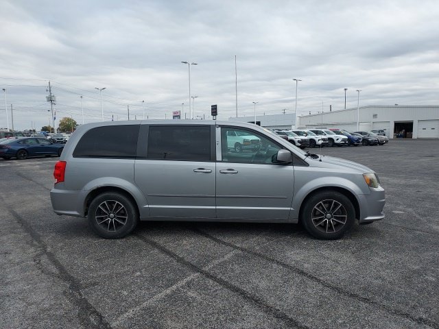 Used 2015 Dodge Grand Caravan SXT FWD image 3