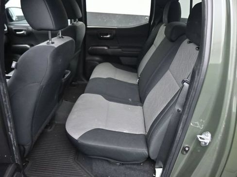 Used 2022 Toyota Tacoma TRD Sport w/ Technology Package AWD/4WD image 19