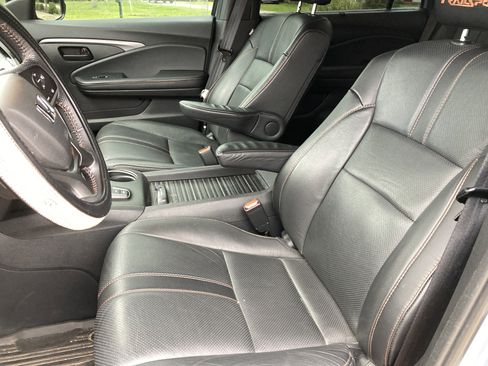 Used 2023 Honda Passport TrailSport image 3