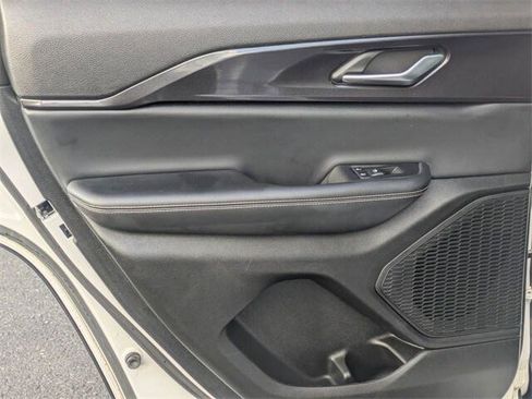 Certified 2023 Jeep Grand Cherokee Laredo image 28