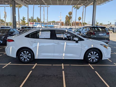 Certified 2021 Toyota Corolla LE FWD image 5