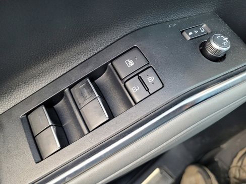 Used 2024 Toyota Highlander Platinum image 23