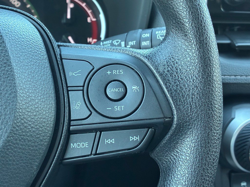 Used 2025 Toyota RAV4 XLE AWD/4WD image 23