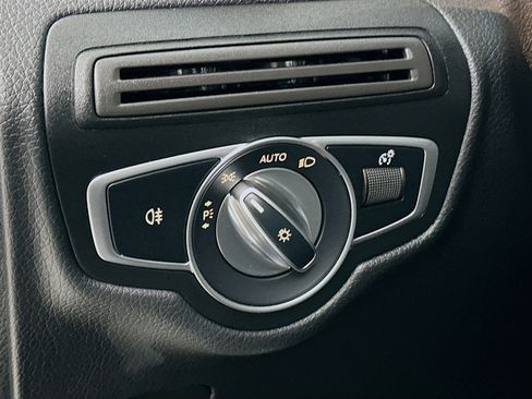 Used 2022 Mercedes-Benz GLC 300 image 17