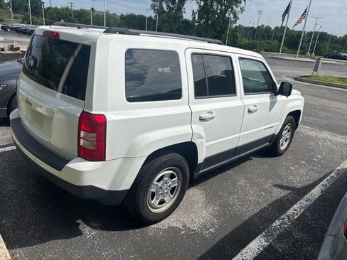 Used 2017 Jeep Patriot Sport w/ Power Value Group FWD image 4