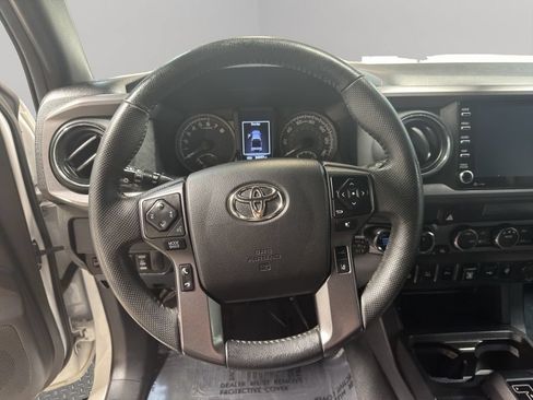 Used 2023 Toyota Tacoma TRD Off-Road w/ Technology Package AWD/4WD image 9