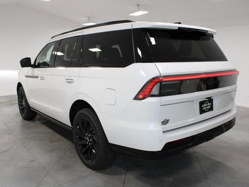 New 2025 Lincoln Navigator Reserve w/ Jet Appearance Package AWD/4WD image 6